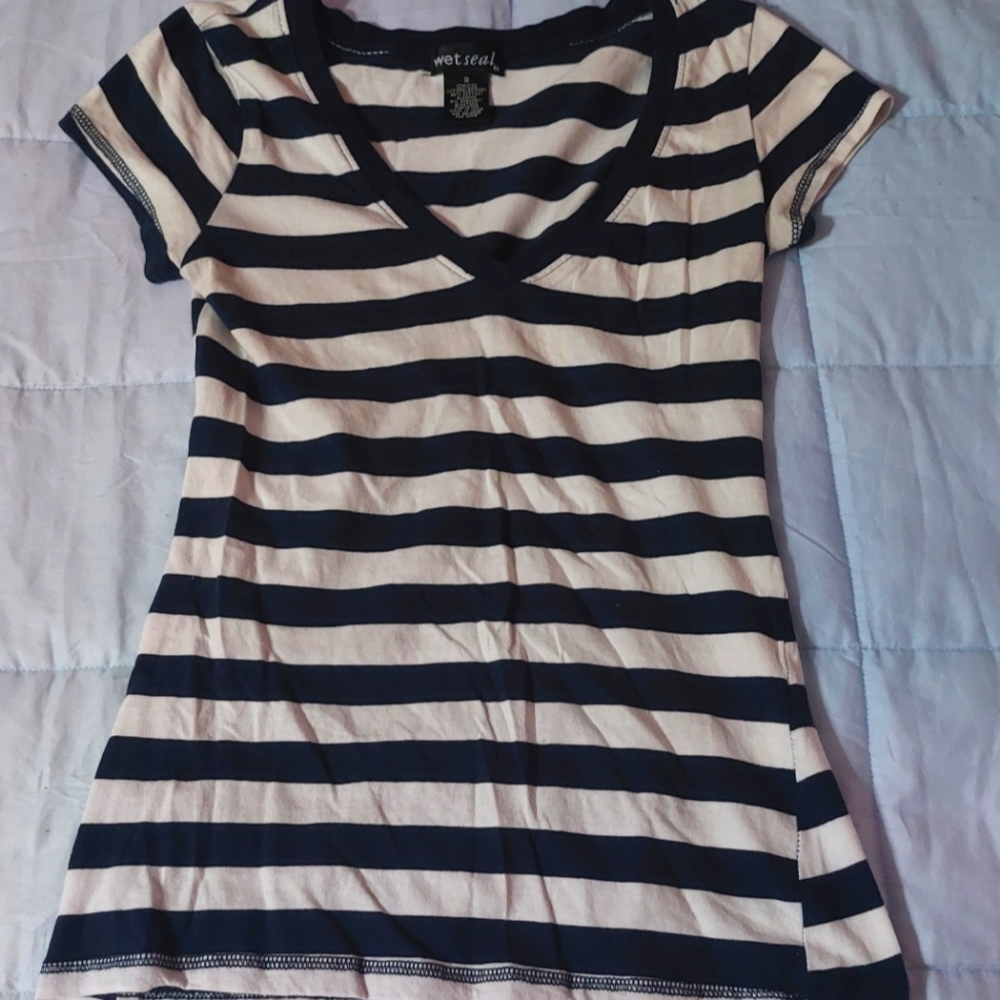 USED WET SEAL STRIPED V-NECK